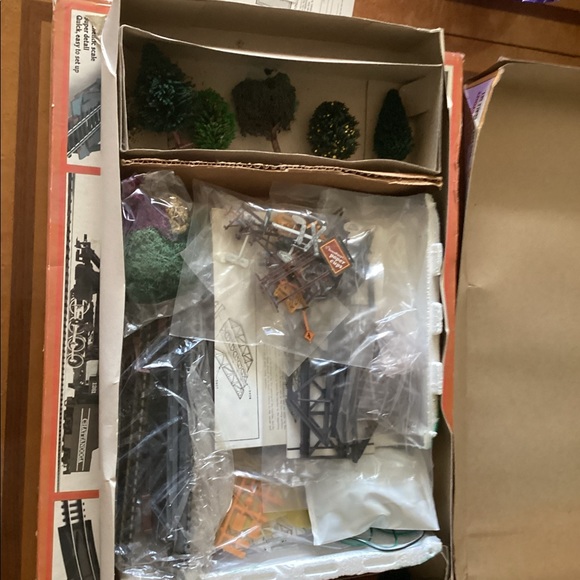 Life-like model railroad vintage scenery - Picture 2 of 3